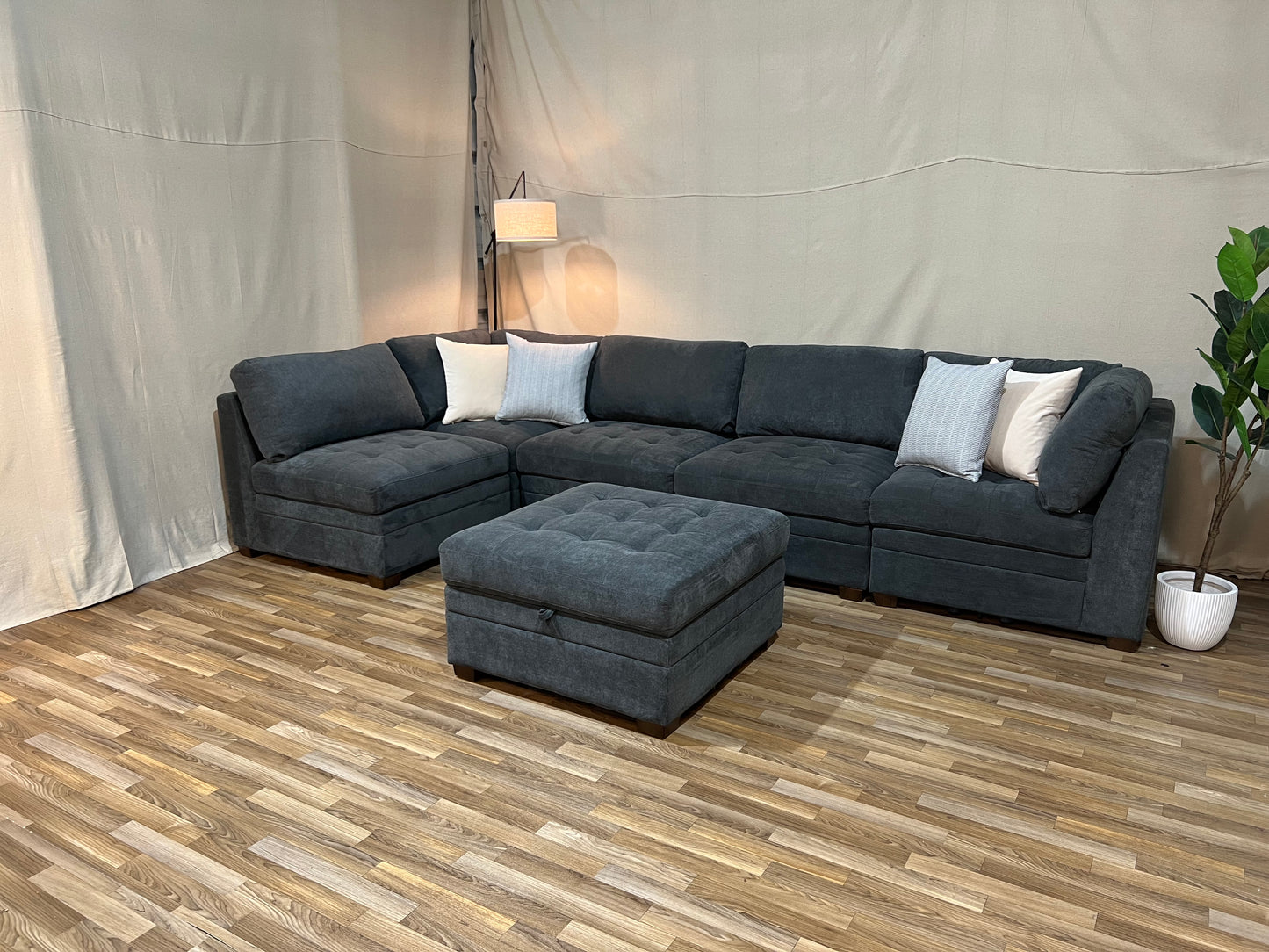 Gray Thomasville Tisdale 6-Piece Modular Sectional w/ Storage Ottoman